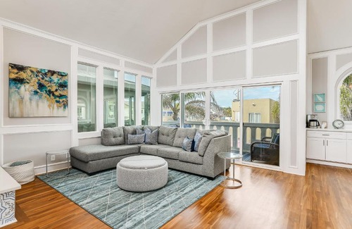 South Mission Beach Casa | Massive Beach Home w Stunning Rooftop, Parking, Spa, AC & Bay Views!