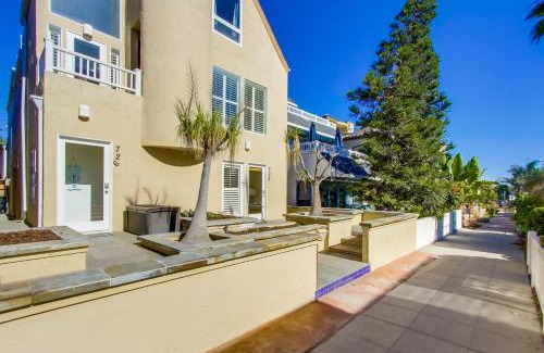 South Mission Beach Casa | Massive Beach Home with Ocean View & Amazing Rooftop