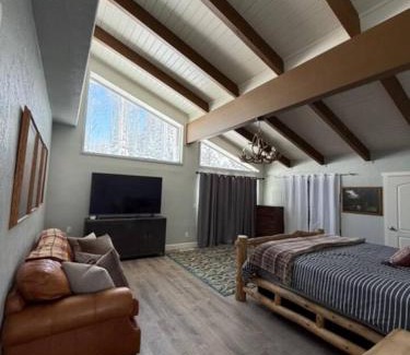 Steam Engine Meadows Casa | Massive Cabin Ski in Ski Out and Games
