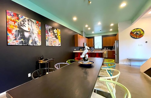 East Cesar Chavez Casa | Massive Compound 20 Beds Rainey St 6 min Walk