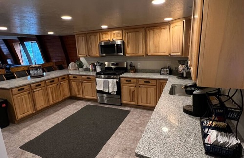 Steam Engine Meadows Cabina | Massive Family Cabin | Ski in Ski Out + Games