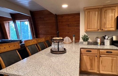Steam Engine Meadows Cabina | Massive Family Cabin | Ski in Ski Out + Games