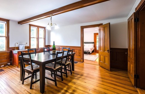 Sunday River Area Casa | Massive Historic 8 Bedroom Barnhouse (Renovated)!