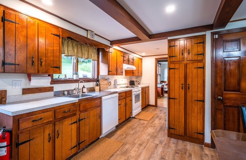 Sunday River Area Casa | Massive Historic 8 Bedroom Barnhouse (Renovated)!