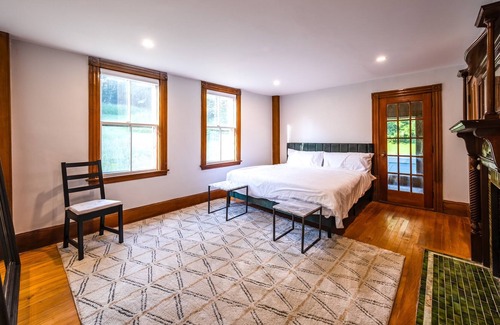 Sunday River Area Casa | Massive Historic 8 Bedroom Barnhouse (Renovated)!