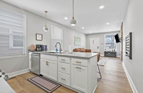 Livingston Park Casa | Massive home downtown with Hot Tub