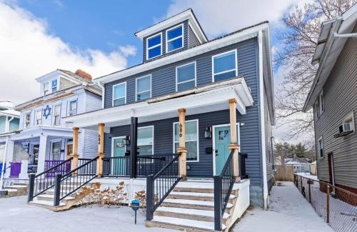 Livingston Park Casa | Massive home downtown with Hot Tub
