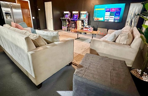 Rancho San Diego Casa | Massive House and Backyard w/ Heated Pool & Spa!!