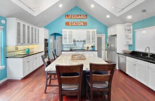 Mission Beach Casa | Massive Mission Beach Home - Fire Pit & Deck
