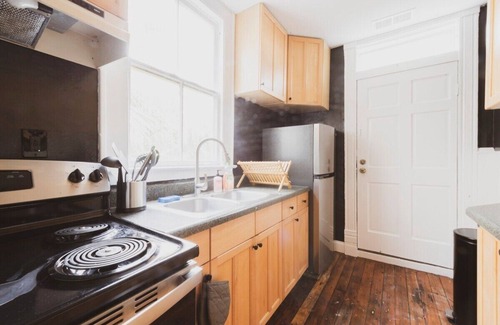 Historic Downtown Savannah Casa | Massive Victorian House w/ Private Courtyard ★ 5APTS/9BDRS ★ Near Forsyth Park