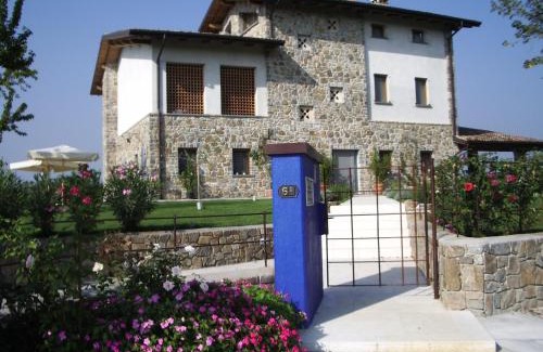 San Benedetto di Lugana Cama Y Desayuno | Massoni Bed and Breakfast