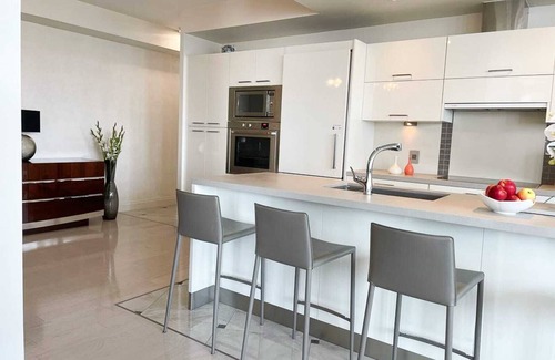 Humber Bay Condominio | Master Bedroom From November 1st 2024 - April 1st 2025