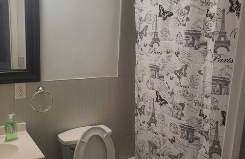 West Side Apartamento | Master bedroom with bathroom. With Fridge, Mircowave . 50 Inch LCD, etc.
