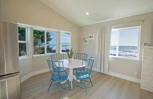 Shelter Cove Casa | Master Deluxe Suite | Full Kitchen | Room 1