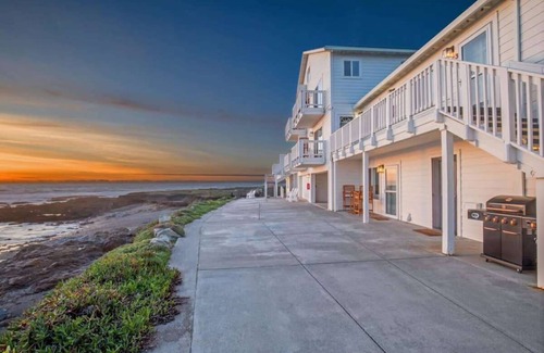 Shelter Cove Casa | Master Deluxe Suite | Full Kitchen | Room 1