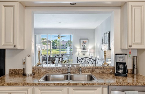 Cypress Lake Condominio | Roelens Vacations- Condo Daffodil- Fort Myers