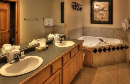 Four O'Clock Villa | Esquí de Breckenridge CO! Master Suite (DEC 2017)