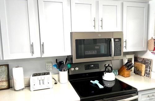 Point East Condominio | Master suite KING SIZE bed, Guest Bedroom two FULL SIZE beds. BIG Discounts!