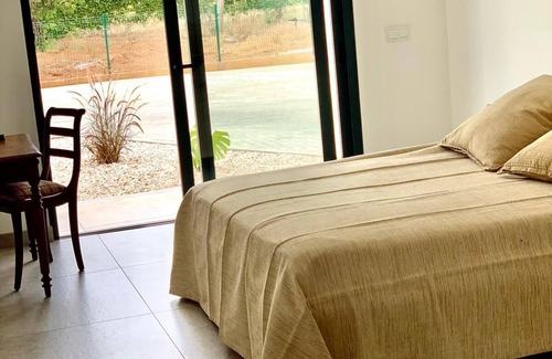 Penina Cama Y Desayuno | Master suite on Penina golf course, quiet and close to town centers and beaches.