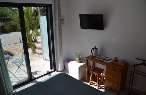 Penina Cama Y Desayuno | Master suite on Penina golf course, quiet and close to town centers and beaches.
