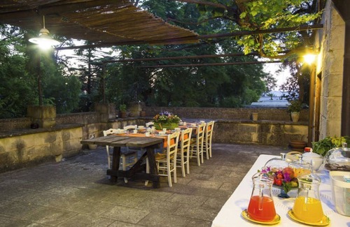 Casamassella Apartamento | Suite Principal con acceso a parque y piscina