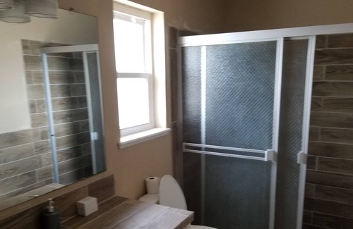 Biggs Field Casa | Master suite with pool