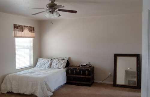 Quartzsite Cama Y Desayuno | Master suite with private bathroom, as well as shared, living, kitchen, WiFi