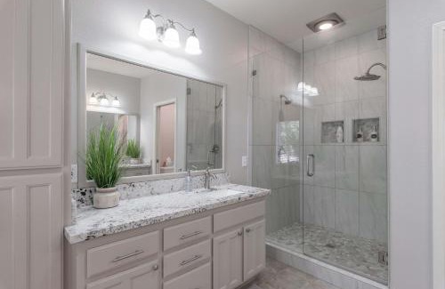Shenandoah Valley Casa | Master Vineyard View Suite in Wine Country