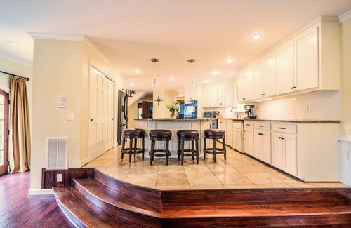 Evans Casa | MASTERS RENTAL RETREAT - Spacious Tuscan Style Villa. Pool, Billiards, Golf, +