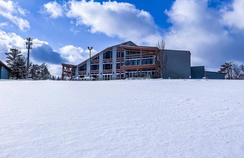 Rowland Casa | Masthope / Ski Big Bear Community en el tiro de piedra de Northern Pocono desde La