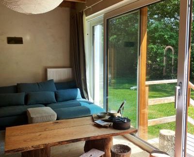 Ostrow Wielki Cabina | Masurian District home office praca zdalna remote work internet SATELITARNY STARLINK speed 155MBs download, trzy oddzielne stoły do pracy w trzech pomieszczeniach