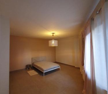 Liege Apartamento | MAT FLAT - 20 minutes à pieds des Ardentes ou 4 minutes en voiture