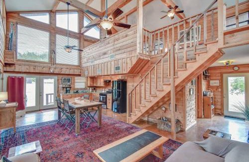 Glen Rose Casa | Mata'Zamo at High Hope Ranch Cliffside Cabin