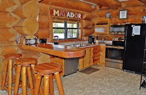Marble Falls Cabina | 2 habitaciones / 2 baños en agua de cala con área de playa privada