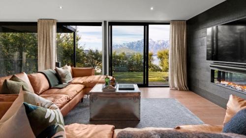 Fernhill Villa | Matakauri House by MajorDomo - Stylish Four Bedroom Villa