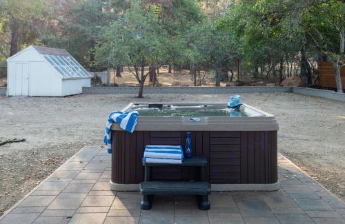 Santa Rosa Casa | Mataro by AvantStay Large Elegant Home in Santa Rosa w Hot Tub Games