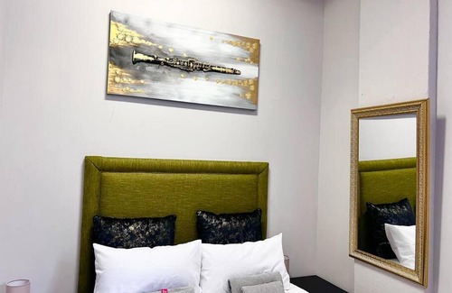 Downtown Johannesburg Apartamento | Matcha themed Apartment in City