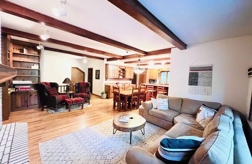 McCall Chalet De Esquí | Mather Chalet in the Heart of McCall +3000 sq ft, game & bunk room, 2 fireplaces
