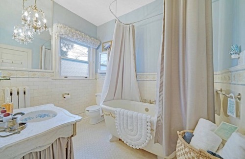 Toms River Cama Y Desayuno | Mathis House, A Victorian Bed & Breakfast and Tea Room at 600 Main