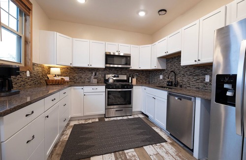 St. Louis County Casa | Matilda - Stunning, 3-bed, vintage home in Duluth!