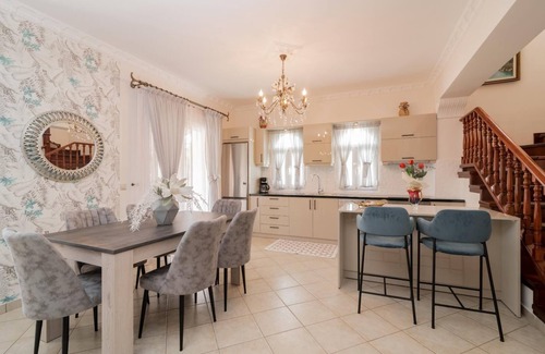 Kalpaki Apartamento | Matina's Family House with your Private Jacuzzi!