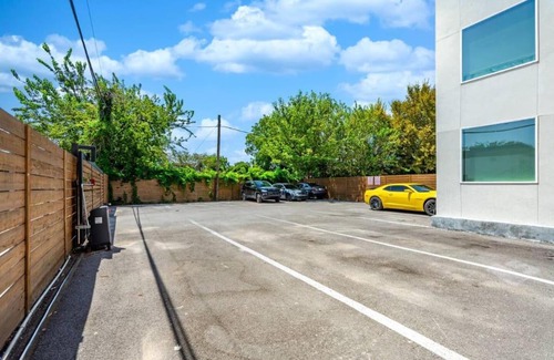 Old East Dallas Apartamento | Matinee Madness Studio In Lower Greenville
