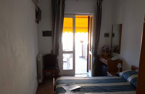 Sant'Angelo Casa | Matrimoniale ECO-Terrace-Ensuite with Shower-Double or Twin