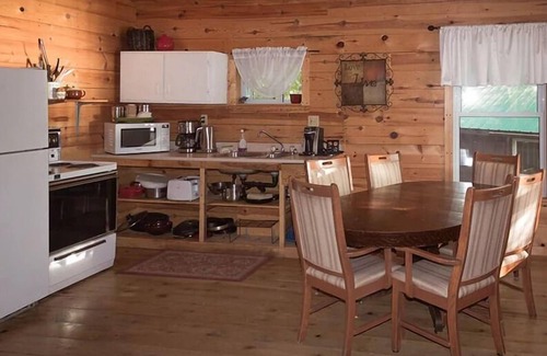 Papineau-Cameron Cabaña | Mattawa River Resort