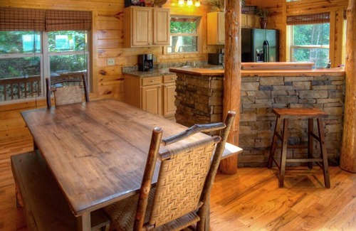 Helen Cabina | Matterhorn | 2BR Retreat with Spectacular Mtn Views, Fireplace and Pool Table