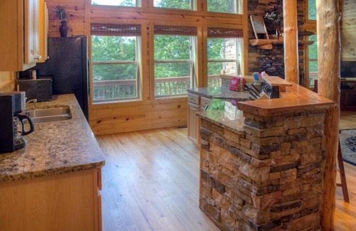 Helen Cabina | Matterhorn | 2BR Retreat with Spectacular Mtn Views, Fireplace and Pool Table