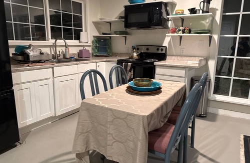 Shelter Cove Cabaña | Mattole River Sancuary-2BR Cottage, Pet Friendly, Fast Wifi, Family Friendly