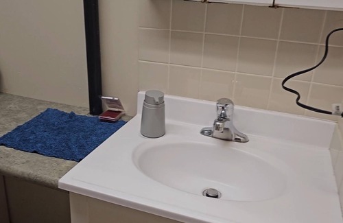 Fort Gary Casa | Mature neighbourhood - A Basement Room. 6 minutes to U of M. 5mins to Kings Park