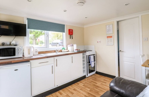 Stalham Cabaña | MAUD, pet friendly, with a garden in Stalham