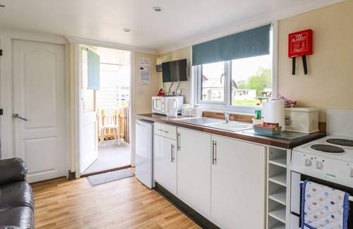 Stalham Cabaña | MAUD, pet friendly, with a garden in Stalham